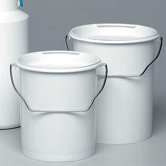 Milch- und Vorratseimer in Wei&szlig;
