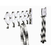 Garderobe "Concertina" in Schwarz / Chrom
