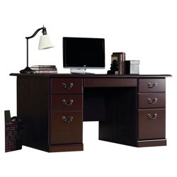 Heritage Hill Executive Desk in Classic Cherry
