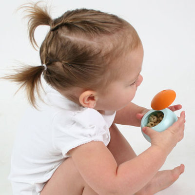 Boon Snack Ball Snack Container in Blue Raspberry / Tangerine