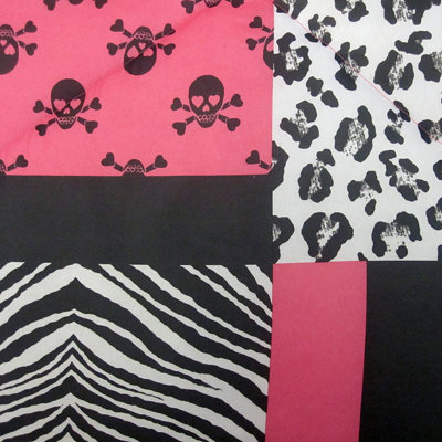 Veratex, Inc. Skulls Comforter Set in Pink